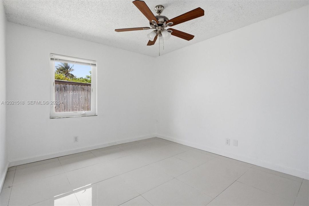 For Rent: $3,600 (4 beds, 2 baths, 1981 Square Feet)