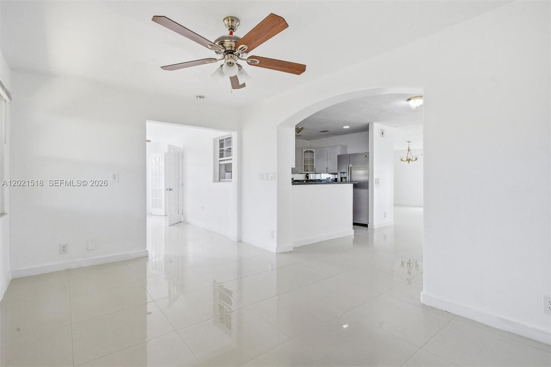 For Rent: $3,600 (4 beds, 2 baths, 1981 Square Feet)