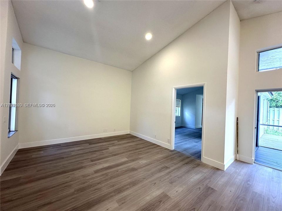 На продажу: $699,000 (3 спален, 2 ванн, 1532 Квадратных фут)