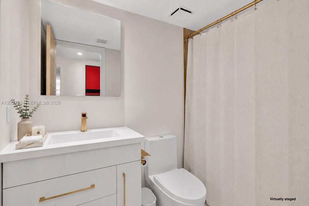 02 side Guest Bathroom