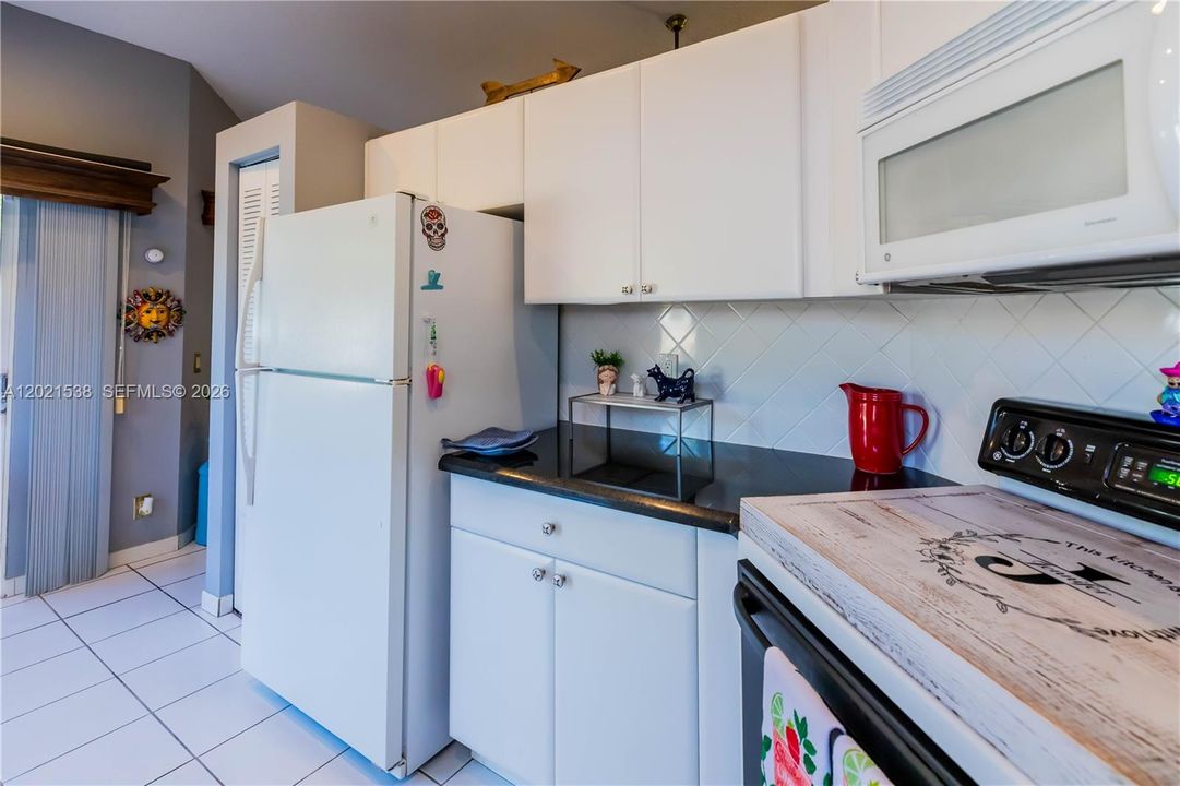 На продажу: $559,000 (3 спален, 2 ванн, 1296 Квадратных фут)