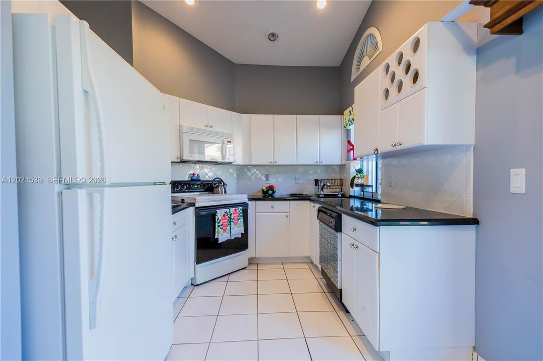 На продажу: $559,000 (3 спален, 2 ванн, 1296 Квадратных фут)