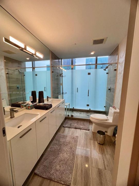 Activo con contrato: $13,500 (3 camas, 3 baños, 2365 Pies cuadrados)