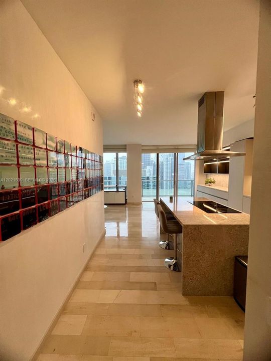 Activo con contrato: $13,500 (3 camas, 3 baños, 2365 Pies cuadrados)