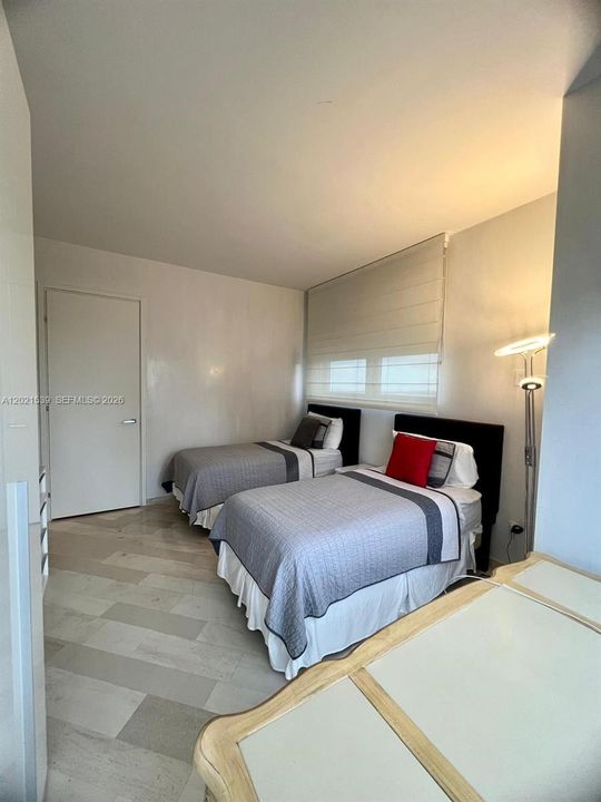 Activo con contrato: $13,500 (3 camas, 3 baños, 2365 Pies cuadrados)