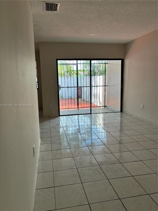 En Renta: $3,300 (3 camas, 2 baños, 1611 Pies cuadrados)