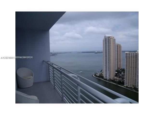 Activo con contrato: $3,850 (2 camas, 2 baños, 1145 Pies cuadrados)
