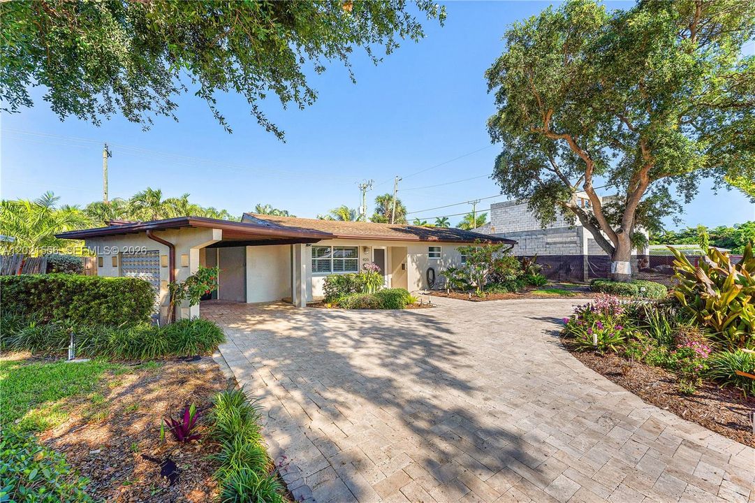 En Venta: $779,200 (3 camas, 3 baños, 1717 Pies cuadrados)