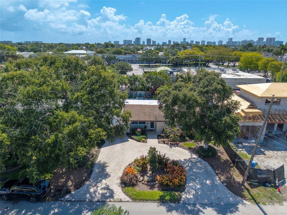En Venta: $779,200 (3 camas, 3 baños, 1717 Pies cuadrados)