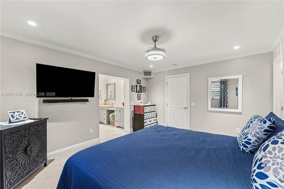 En Venta: $779,200 (3 camas, 3 baños, 1717 Pies cuadrados)