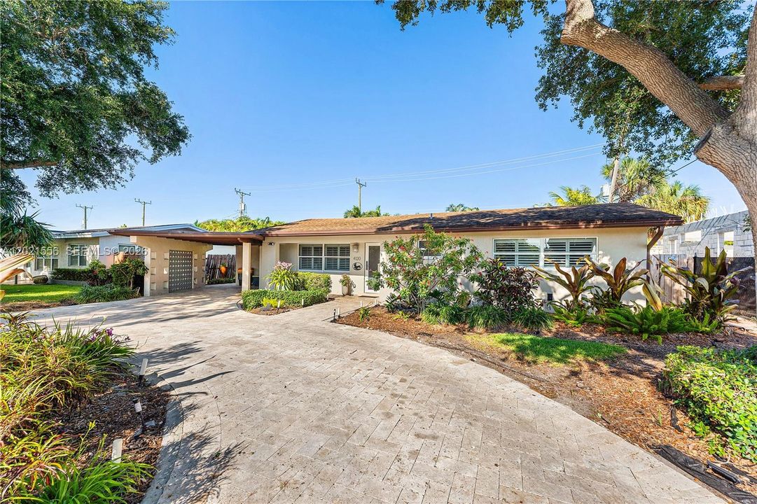 En Venta: $779,200 (3 camas, 3 baños, 1717 Pies cuadrados)