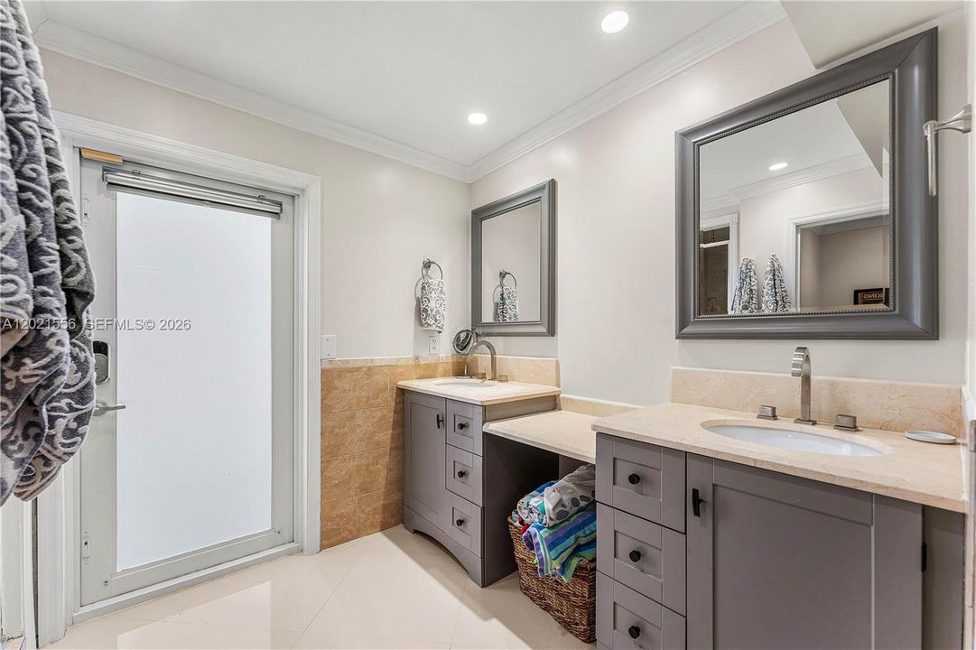 En Venta: $779,200 (3 camas, 3 baños, 1717 Pies cuadrados)