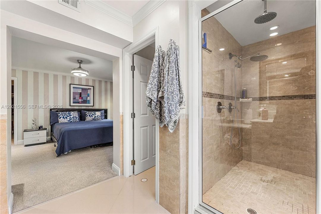En Venta: $779,200 (3 camas, 3 baños, 1717 Pies cuadrados)