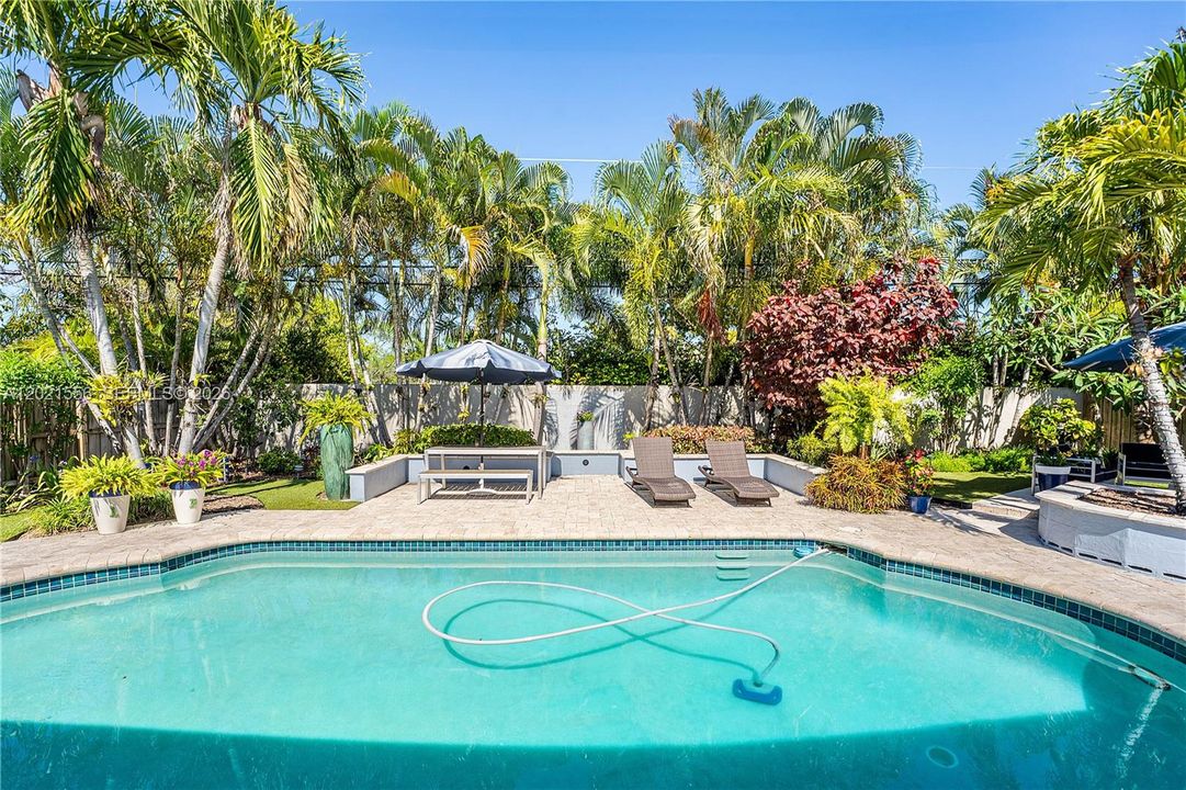 En Venta: $779,200 (3 camas, 3 baños, 1717 Pies cuadrados)