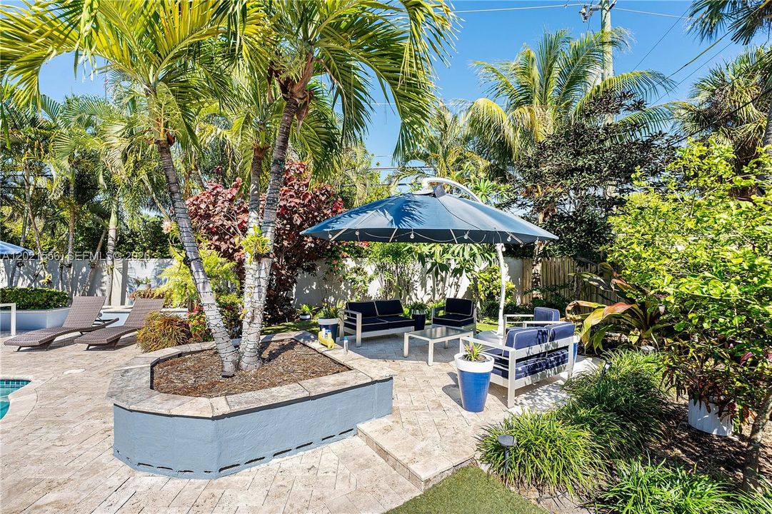 En Venta: $779,200 (3 camas, 3 baños, 1717 Pies cuadrados)