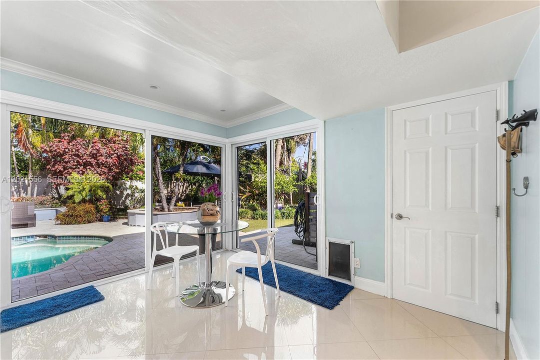 En Venta: $779,200 (3 camas, 3 baños, 1717 Pies cuadrados)