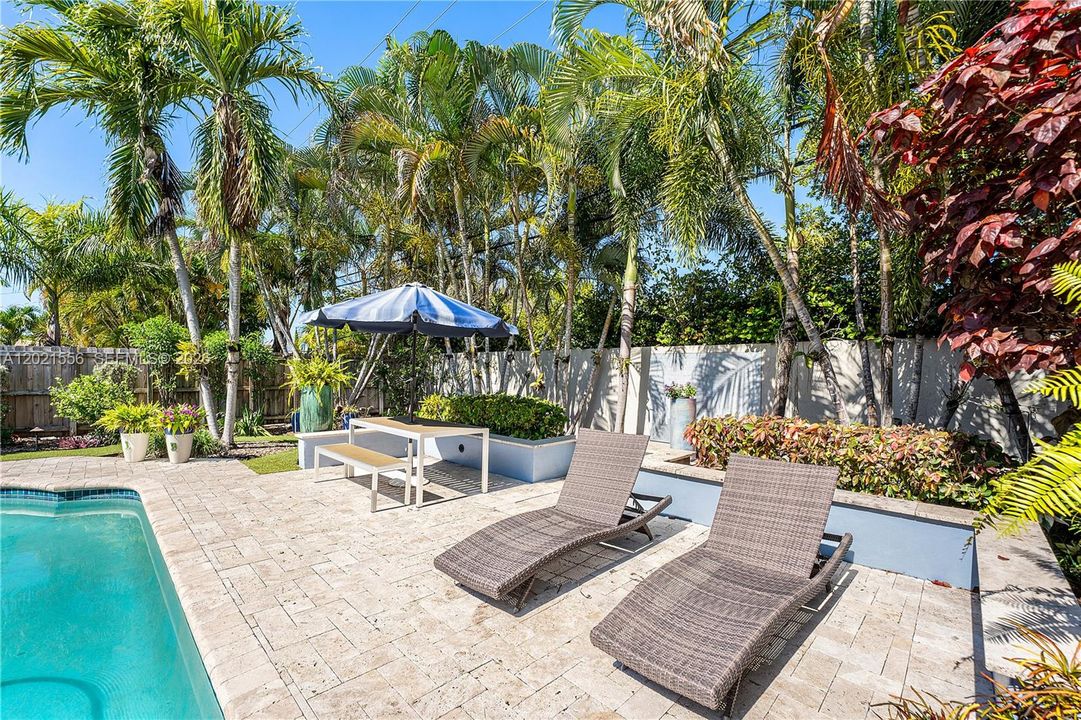 En Venta: $779,200 (3 camas, 3 baños, 1717 Pies cuadrados)