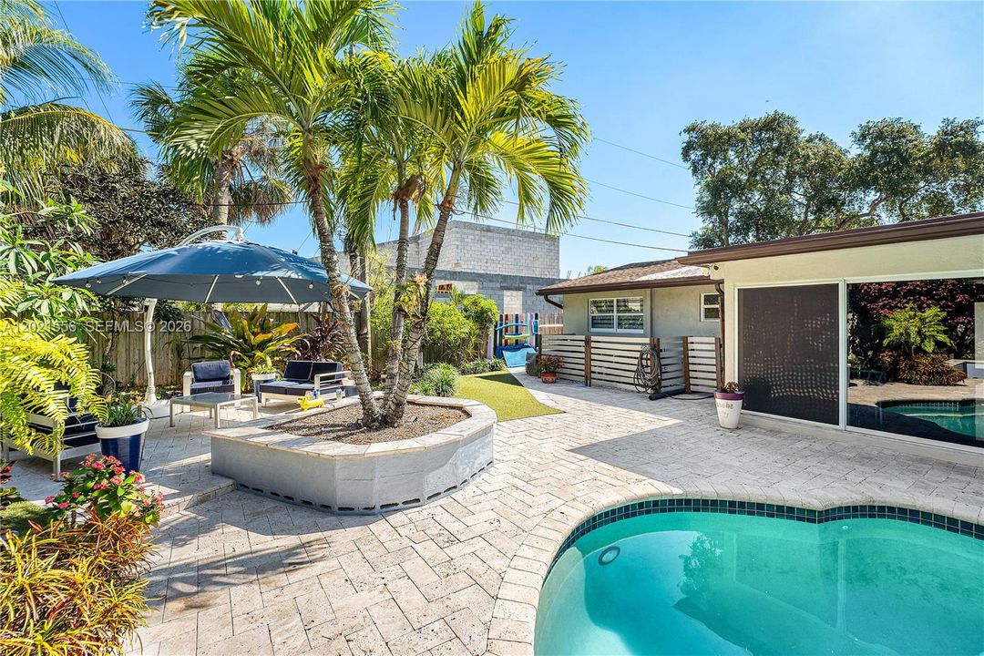 En Venta: $779,200 (3 camas, 3 baños, 1717 Pies cuadrados)