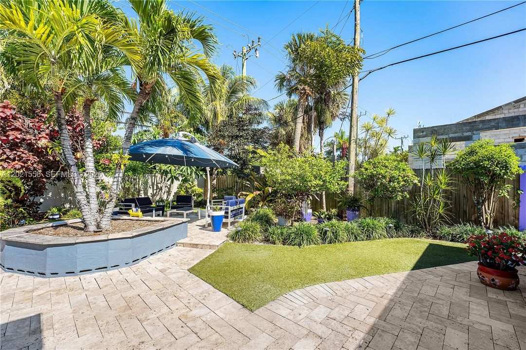 En Venta: $779,200 (3 camas, 3 baños, 1717 Pies cuadrados)