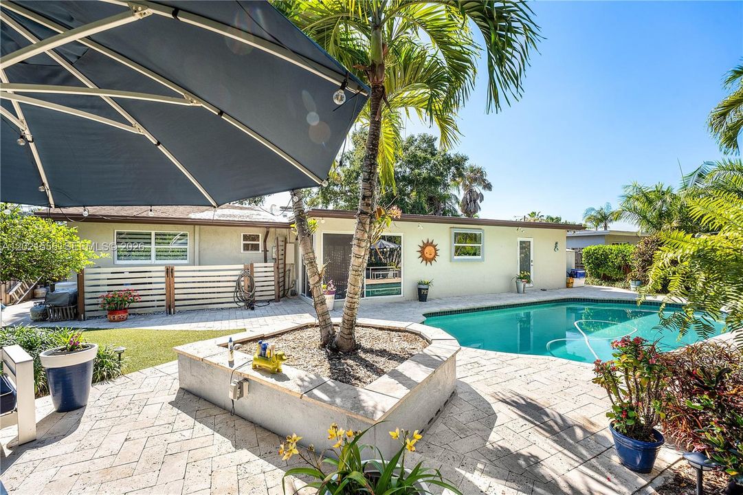 En Venta: $779,200 (3 camas, 3 baños, 1717 Pies cuadrados)