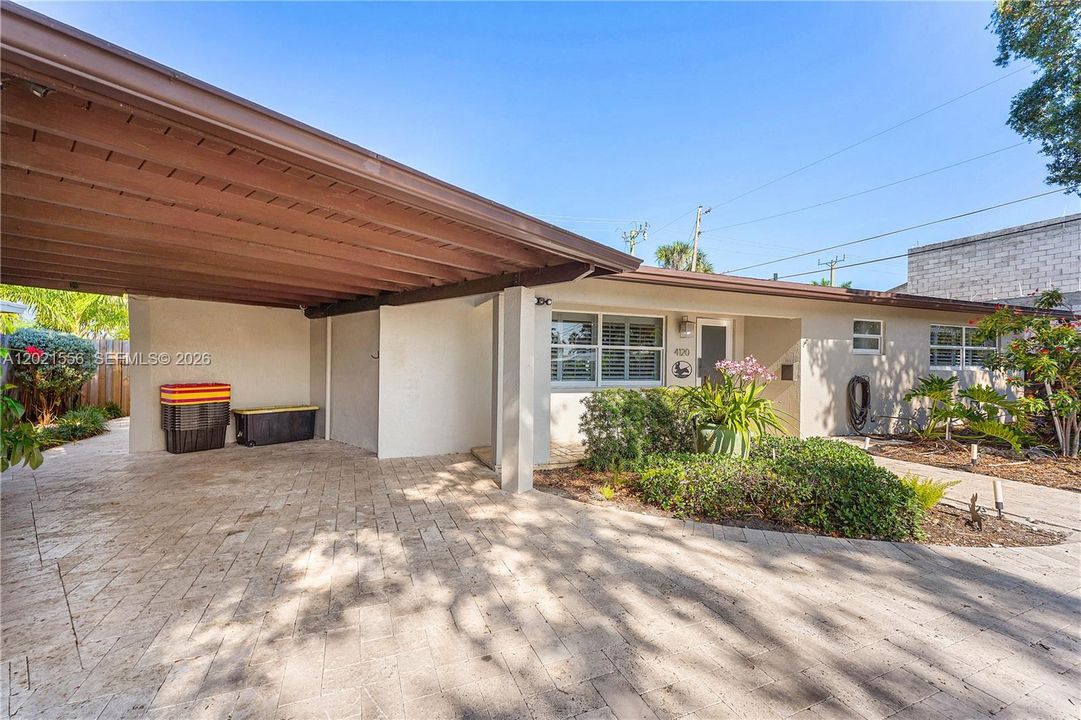 En Venta: $779,200 (3 camas, 3 baños, 1717 Pies cuadrados)