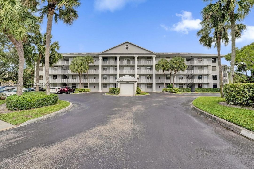 For Sale: $290,000 (2 beds, 2 baths, 1385 Square Feet)