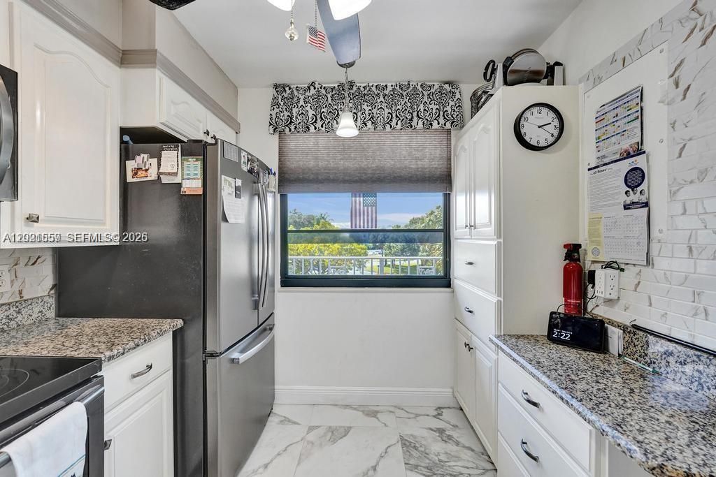 For Sale: $290,000 (2 beds, 2 baths, 1385 Square Feet)