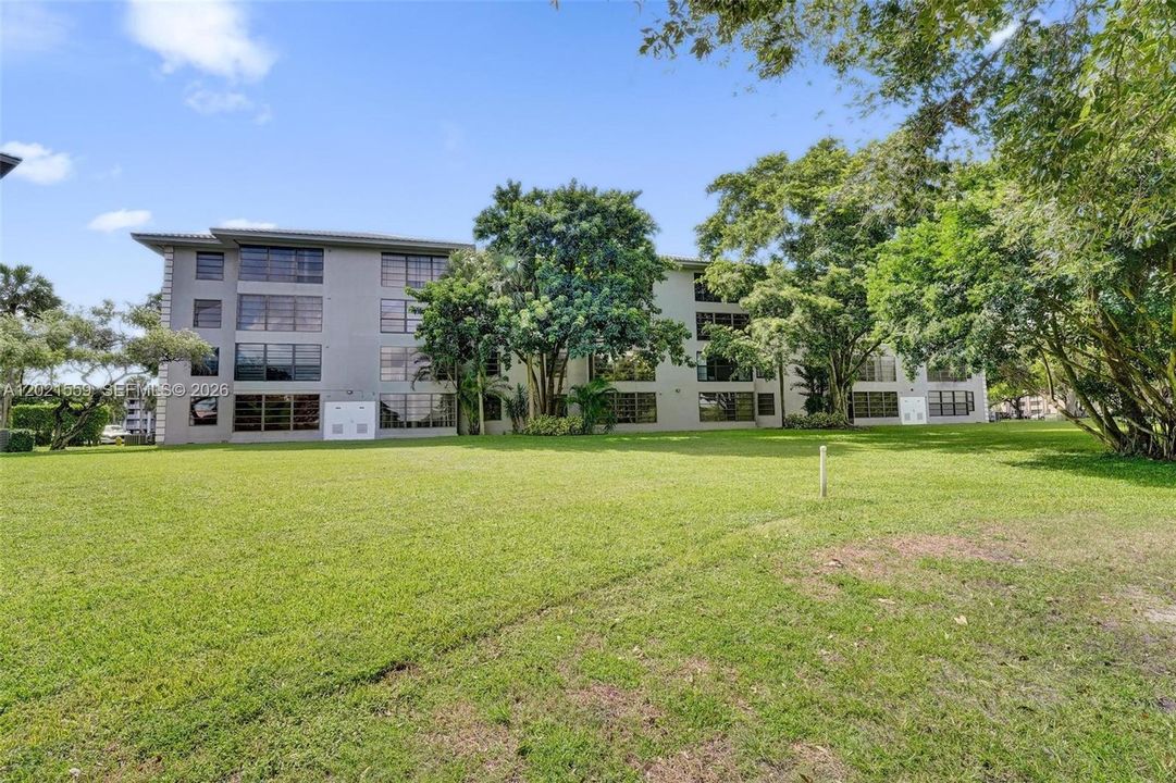 For Sale: $290,000 (2 beds, 2 baths, 1385 Square Feet)