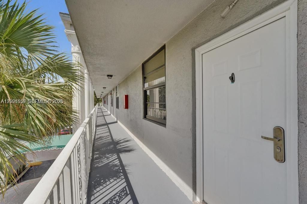 For Sale: $290,000 (2 beds, 2 baths, 1385 Square Feet)