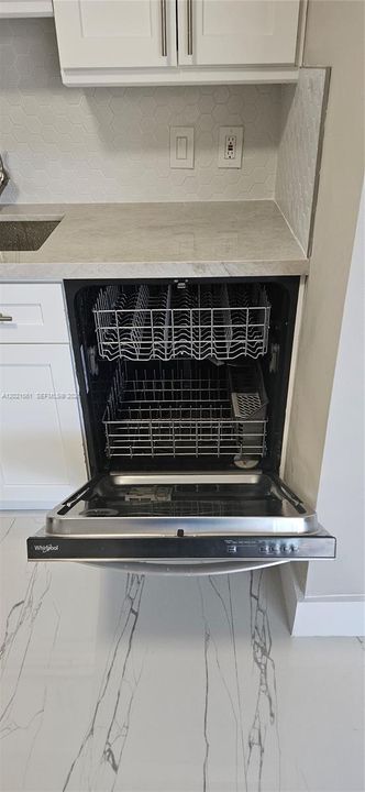 For Rent: $1,950 (2 beds, 1 baths, 9693 Square Feet)