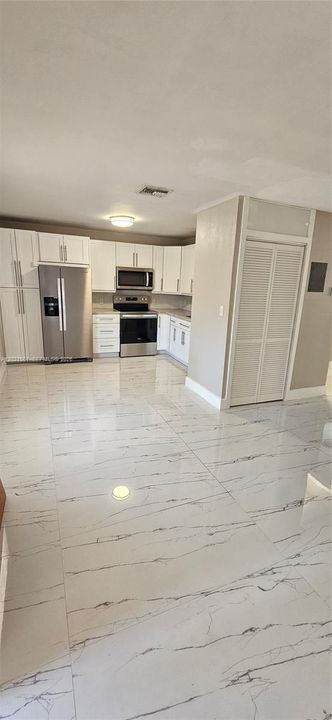 For Rent: $1,950 (2 beds, 1 baths, 9693 Square Feet)