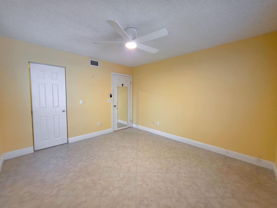 Secondary bedroom
