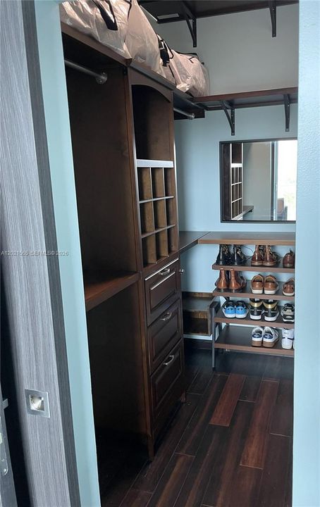 For Sale: $389,000 (1 beds, 2 baths, 816 Square Feet)