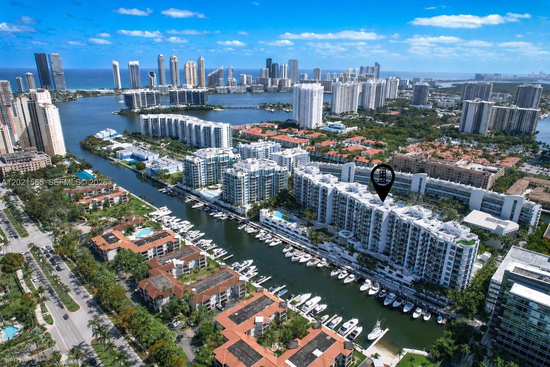 For Sale: $389,000 (1 beds, 2 baths, 816 Square Feet)
