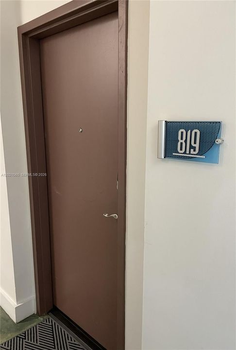 For Sale: $389,000 (1 beds, 2 baths, 816 Square Feet)