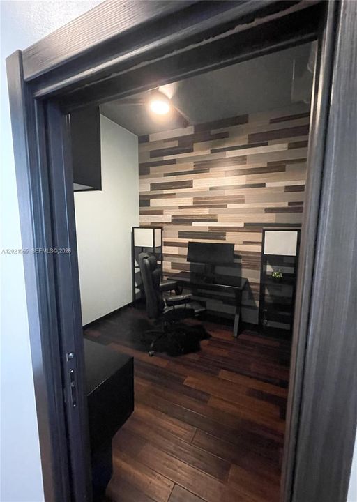 Den or 2nd bedroom