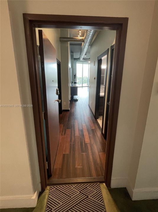 For Sale: $389,000 (1 beds, 2 baths, 816 Square Feet)
