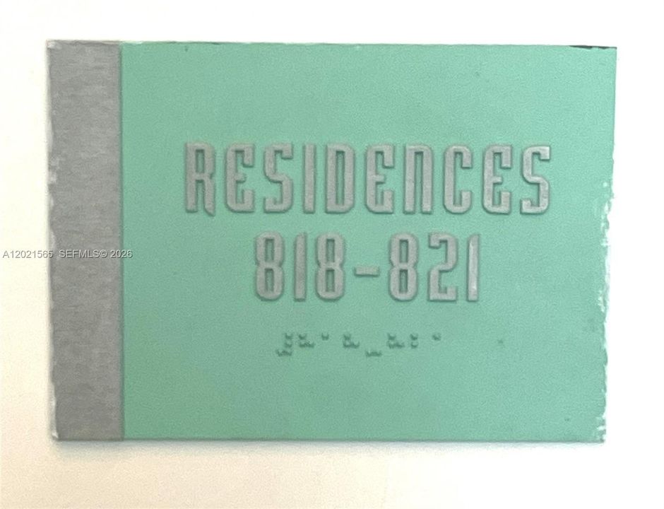 For Sale: $389,000 (1 beds, 2 baths, 816 Square Feet)