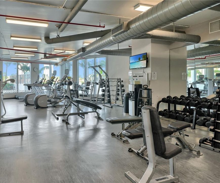 For Sale: $389,000 (1 beds, 2 baths, 816 Square Feet)