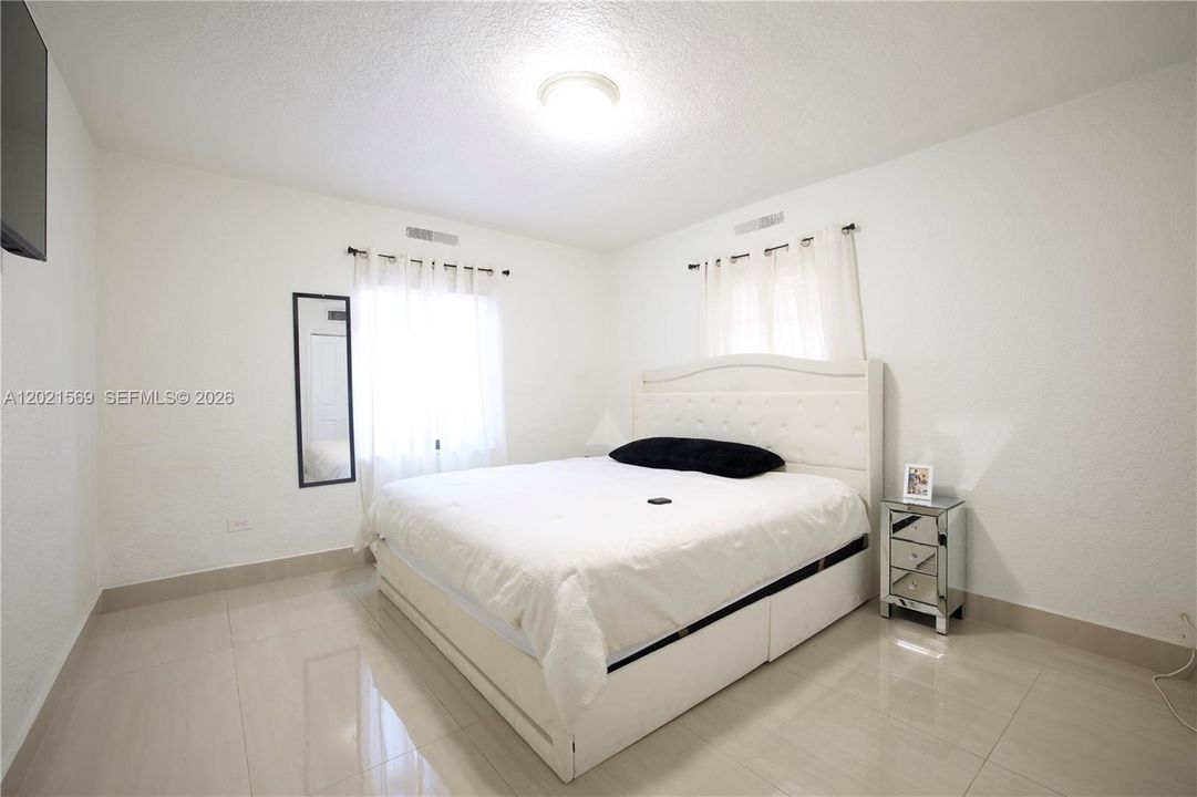 For Sale: $760,000 (3 beds, 2 baths, 1410 Square Feet)
