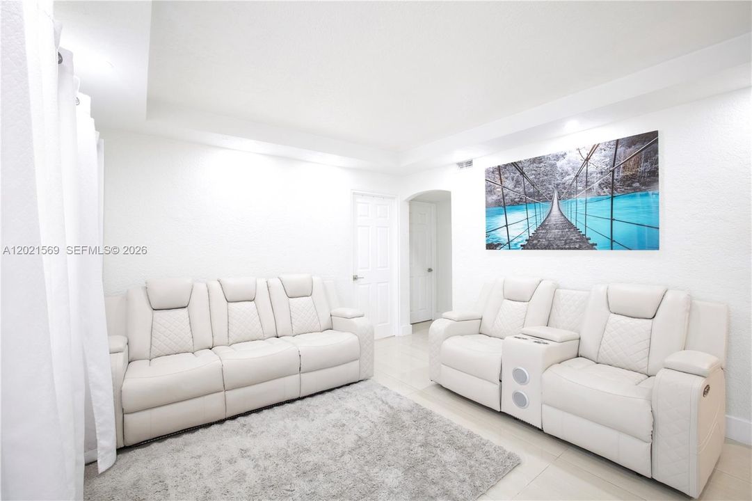 For Sale: $760,000 (3 beds, 2 baths, 1410 Square Feet)