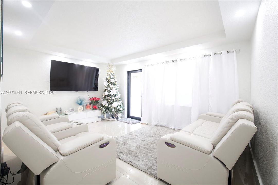 For Sale: $760,000 (3 beds, 2 baths, 1410 Square Feet)