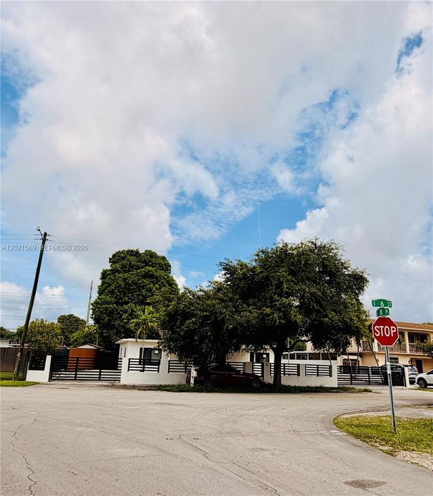 For Sale: $760,000 (3 beds, 2 baths, 1410 Square Feet)