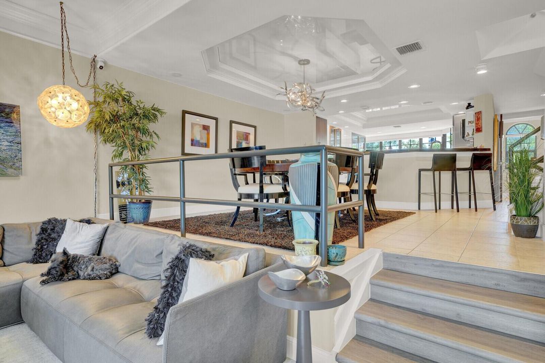DINING ROOM/LIVING ROOM