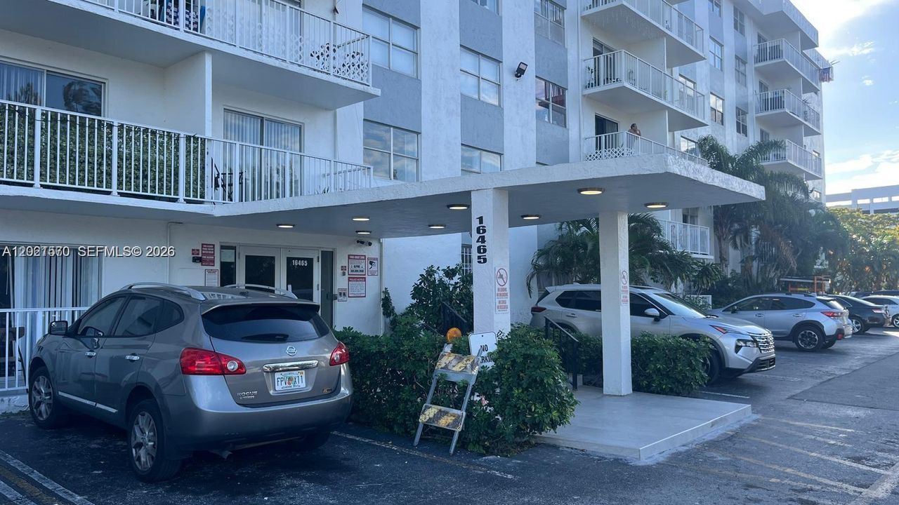 For Sale: $145,000 (1 beds, 1 baths, 658 Square Feet)