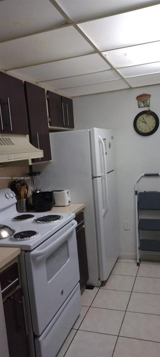 На продажу: $239,000 (2 спален, 2 ванн, 925 Квадратных фут)