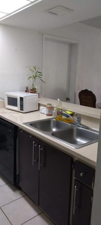 На продажу: $239,000 (2 спален, 2 ванн, 925 Квадратных фут)