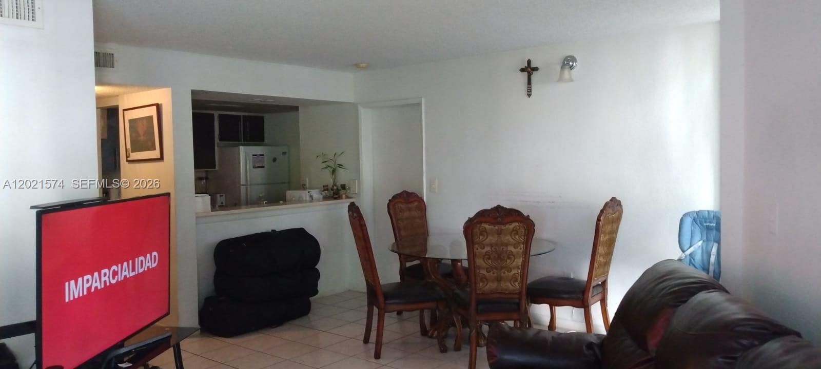 На продажу: $239,000 (2 спален, 2 ванн, 925 Квадратных фут)