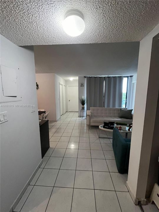 Activo con contrato: $229,000 (2 camas, 2 baños, 910 Pies cuadrados)