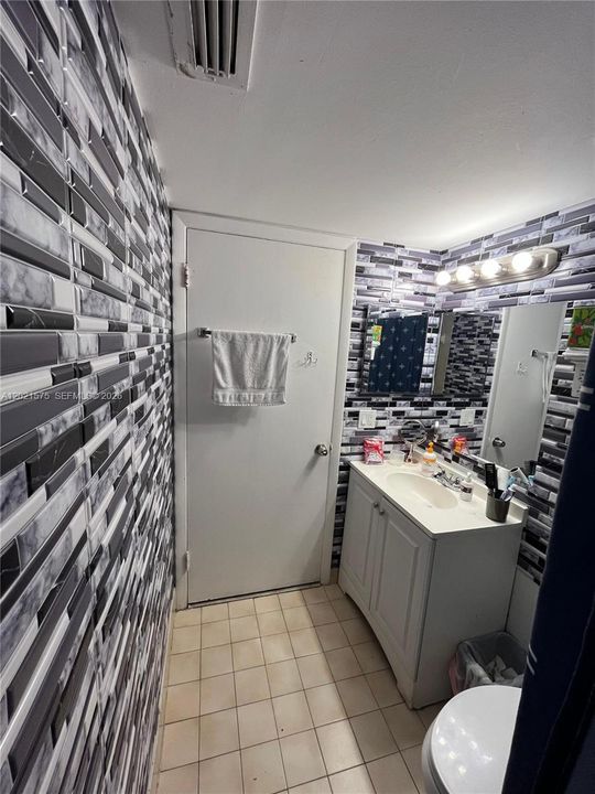 Activo con contrato: $229,000 (2 camas, 2 baños, 910 Pies cuadrados)